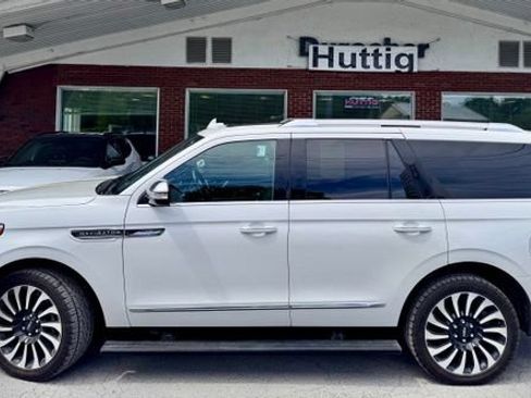Used 2024 Lincoln Navigator Black Label AWD/4WD image 2