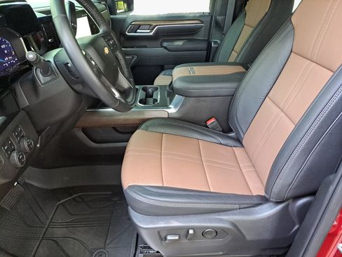Used 2025 Chevrolet Silverado 2500 High Country w/ High Country Premium Package AWD/4WD image 9