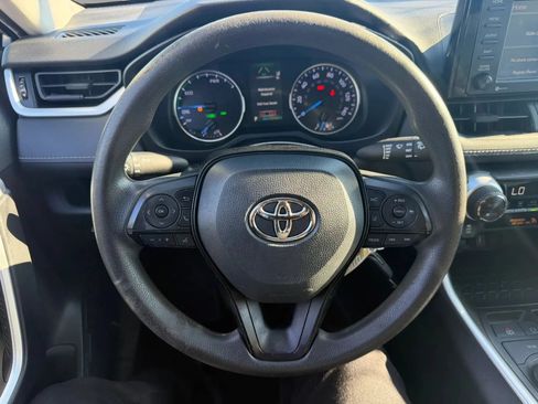 Used 2022 Toyota RAV4 LE AWD/4WD image 12