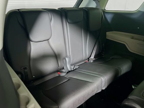 Used 2024 Kia Carnival LX FWD image 24