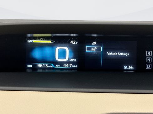 Used 2019 Toyota Prius LE image 13