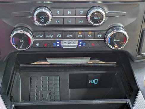 Used 2023 Ford F350 Lariat w/ Lariat Ultimate Package AWD/4WD image 21
