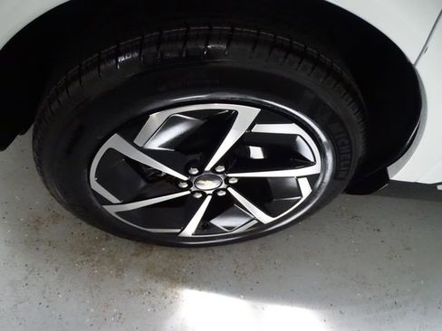 Used 2025 Chevrolet Equinox EV LT w/ Convenience Package FWD image 26
