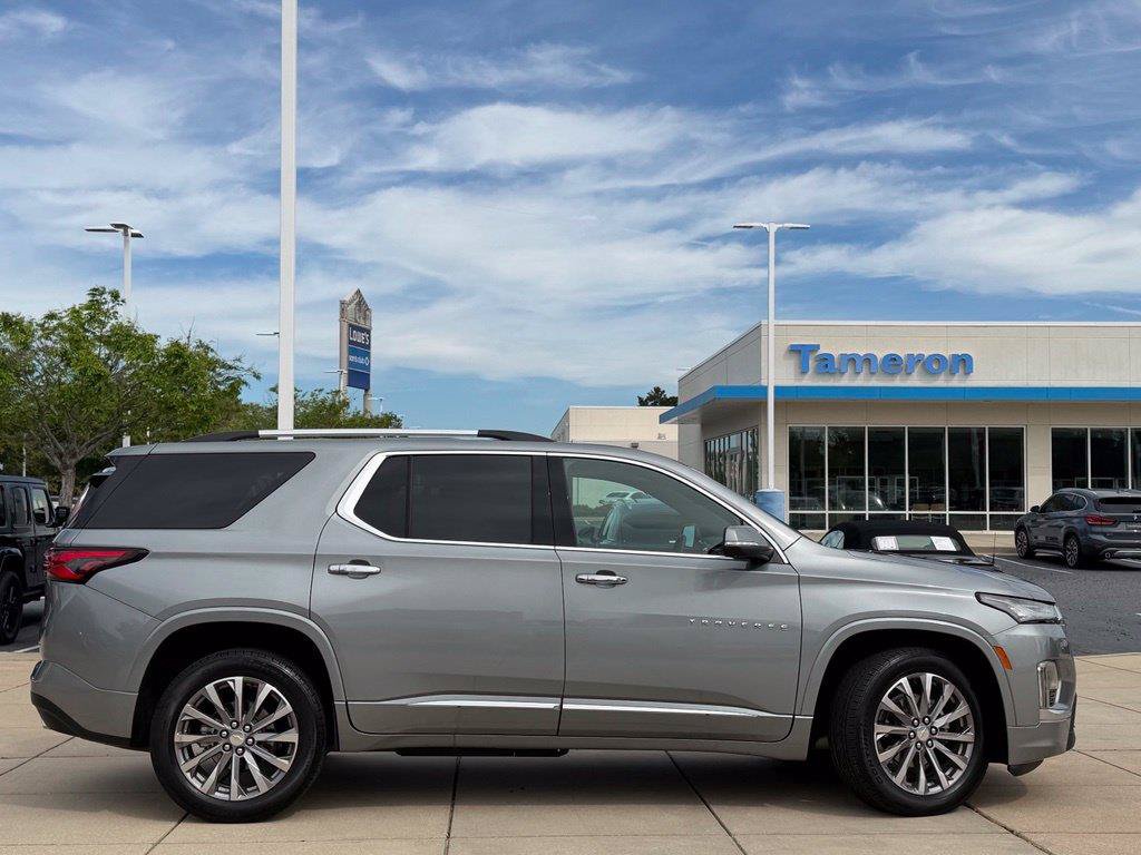 Used 2023 Chevrolet Traverse Premier FWD image 4