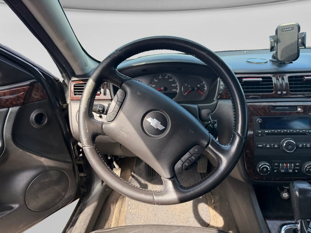Used 2013 Chevrolet Impala LTZ FWD image 15