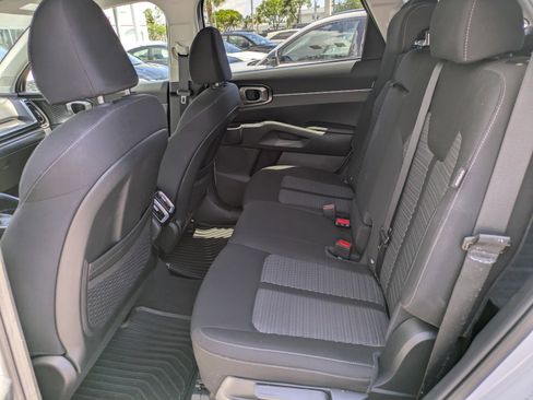 Certified 2025 Kia Sorento LX FWD image 11