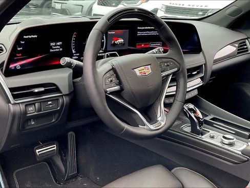 Used 2025 Cadillac CT5 V w/ LPO, ONYX Package image 17