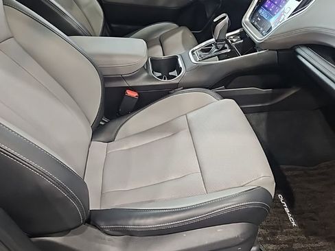 Used 2022 Subaru Outback Limited image 13