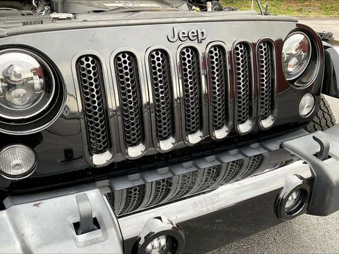 Used 2015 Jeep Wrangler Altitude image 31