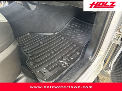 Used 2023 RAM 1500 Classic SLT AWD/4WD image 25