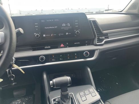 Used 2025 Kia Sportage LX image 17