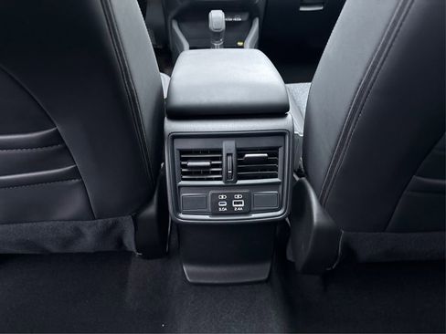 Used 2025 Subaru Forester Premium AWD/4WD image 30