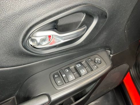 Used 2021 Jeep Cherokee Trailhawk image 15