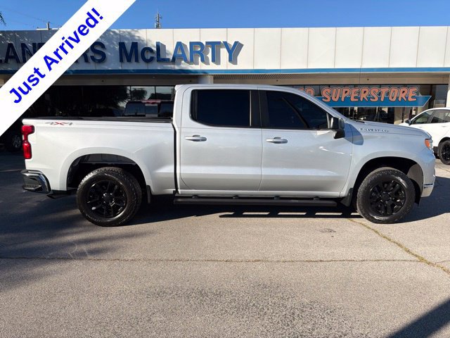 Used 2022 Chevrolet Silverado 1500 LT AWD/4WD image 2
