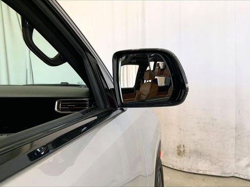 Used 2024 Jeep Grand Wagoneer L Series III w/ Rear Seat Video Group 1 AWD/4WD image 11