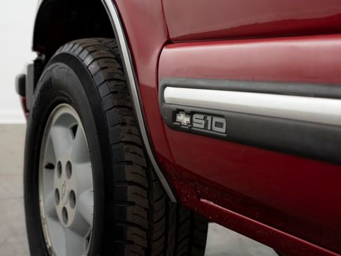 Used 2002 Chevrolet S10 Pickup LS w/ LS Preferred Equipment Group AWD/4WD image 6