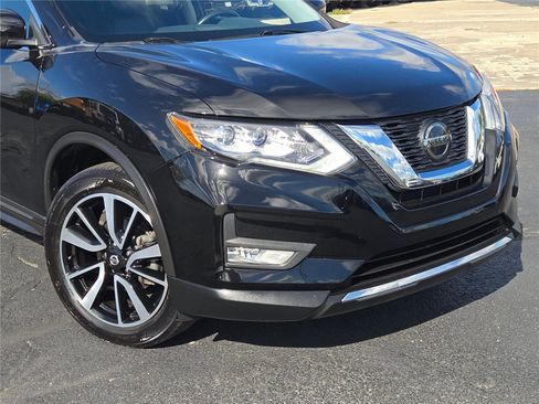 Used 2020 Nissan Rogue SL w/ Premium Package image 2