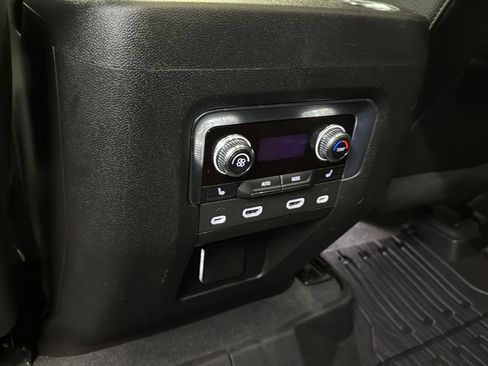 Used 2021 GMC Yukon Denali w/ Denali Premium Package image 28