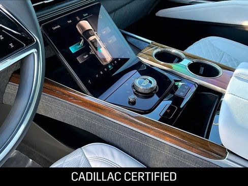 Used 2025 Cadillac Escalade Sport Platinum w/ LPO, ONYX Package AWD/4WD image 15