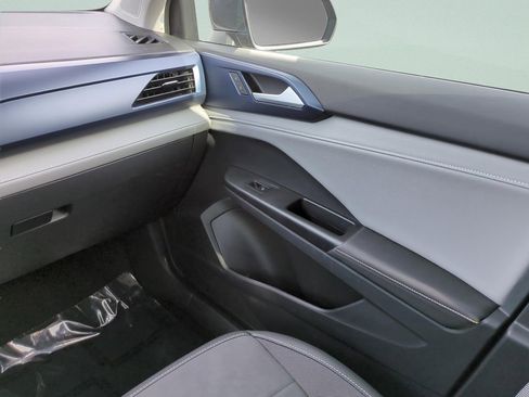 Used 2024 Volkswagen Taos SE image 16