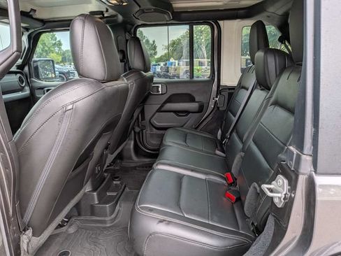 Used 2023 Jeep Wrangler Unlimited Sahara AWD/4WD image 16