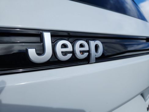 Used 2025 Jeep Grand Cherokee Limited w/ Trailer Tow Package image 23