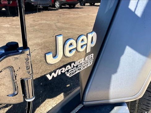 Used 2019 Jeep Wrangler Unlimited Sport S image 26