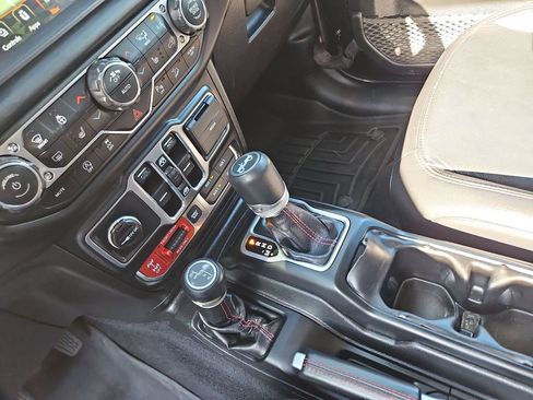 Used 2019 Jeep Wrangler Unlimited Rubicon AWD/4WD image 25