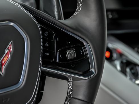 Used 2025 Chevrolet Corvette Stingray Preferred Cpe w/ Stealth Interior Trim Package RWD image 31