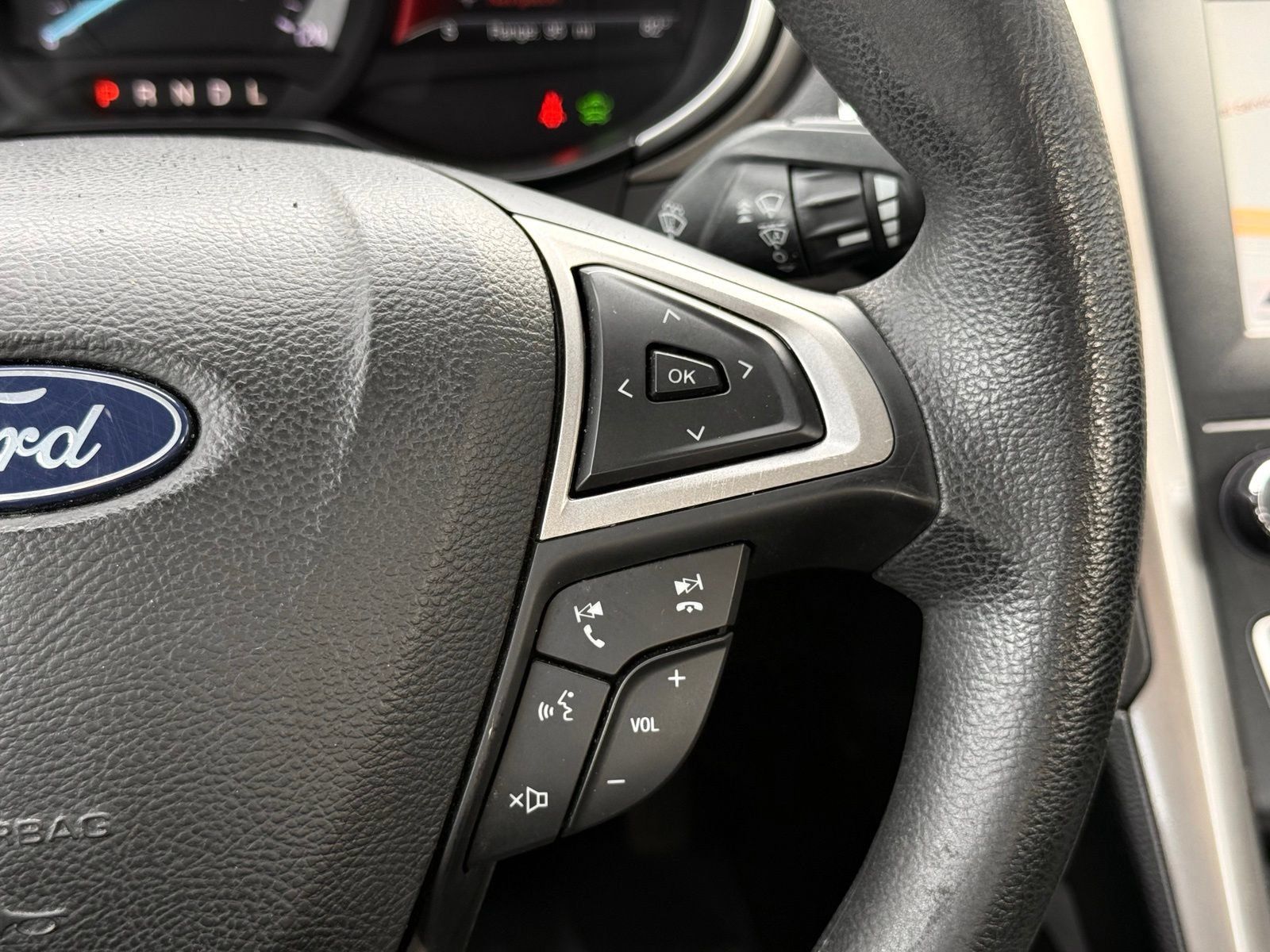 Used 2019 Ford Fusion SE FWD image 25