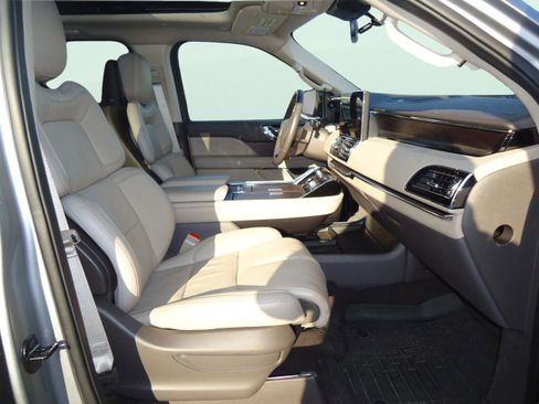 Used 2024 Lincoln Navigator L Reserve image 29