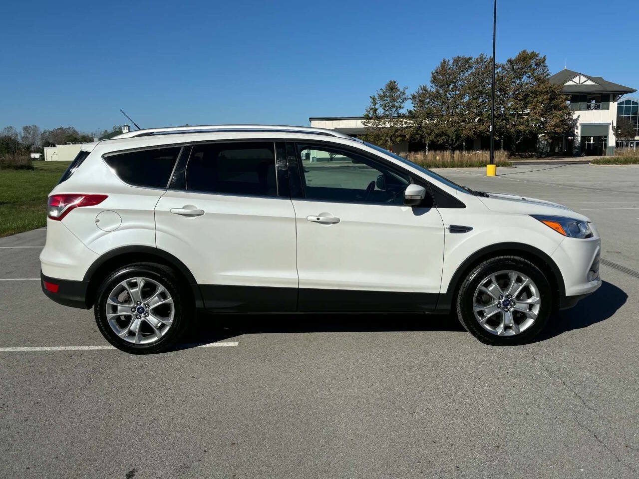Used 2015 Ford Escape Titanium AWD/4WD image 2