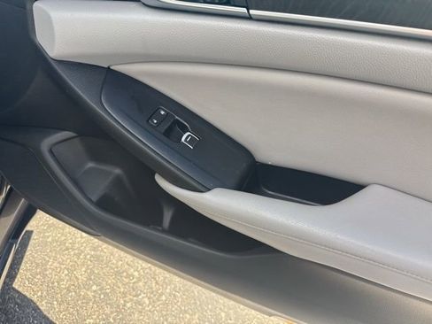 Used 2018 Honda Accord Touring image 28