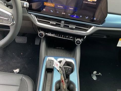 New 2026 Chevrolet Equinox EV LT image 17