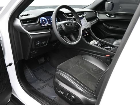 Used 2023 Jeep Grand Cherokee L Laredo AWD/4WD image 2