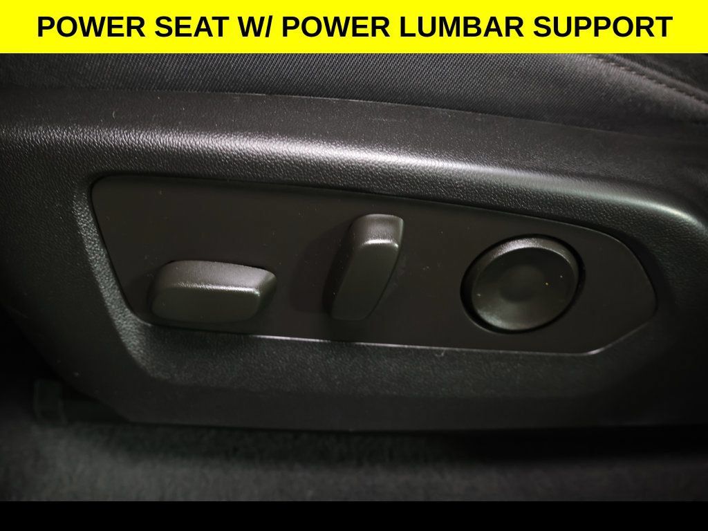 Used 2023 Chevrolet Colorado W/T w/ WT Convenience Package II AWD/4WD image 3