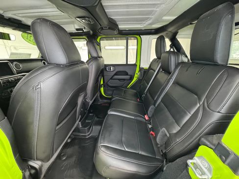Used 2021 Jeep Wrangler Unlimited Sahara w/ Uconnect 4C Nav & Sound Group AWD/4WD image 21