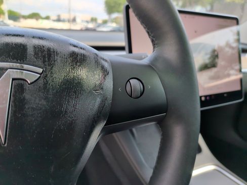 Used 2022 Tesla Model 3 Standard Range image 20