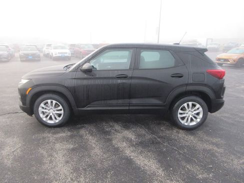 Used 2023 Chevrolet TrailBlazer LS image 2