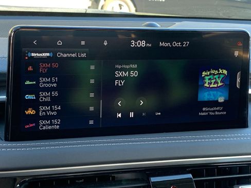 Used 2025 Genesis G70 2.5T image 21