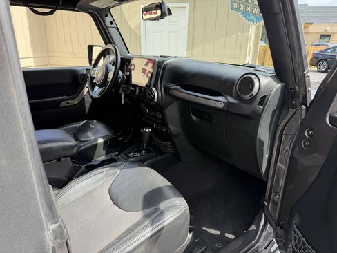 Used 2016 Jeep Wrangler Sport AWD/4WD image 6