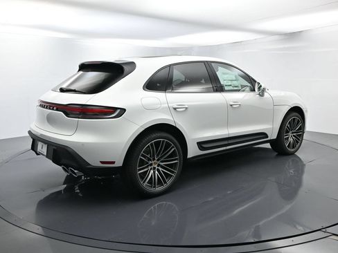 Certified 2025 Porsche Macan AWD/4WD image 15