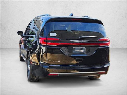 New 2026 Chrysler Pacifica Pinnacle FWD image 8
