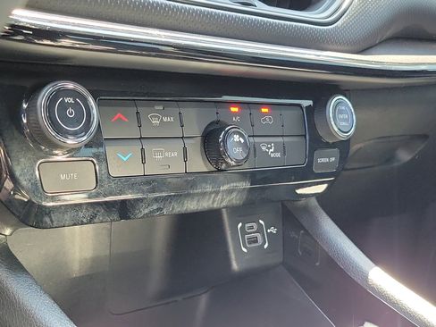 Used 2023 Jeep Compass Latitude AWD/4WD image 24