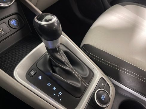 Used 2021 Hyundai Venue SEL w/ Premium Package FWD image 24