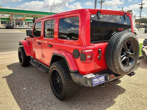 Used 2021 Jeep Wrangler Unlimited Sahara AWD/4WD image 3