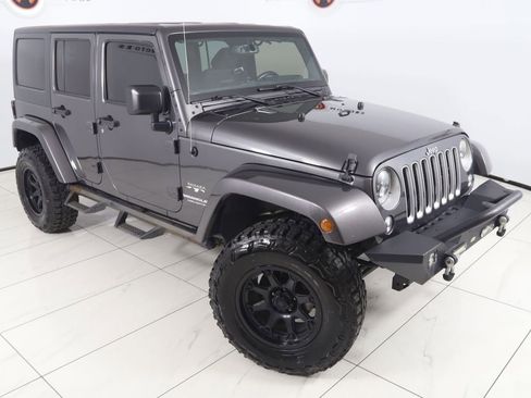Used 2016 Jeep Wrangler Unlimited Sahara w/ Dual Top Group AWD/4WD image 14