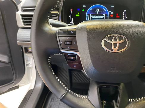 Used 2025 Toyota Camry SE w/ Convenience Package FWD image 32