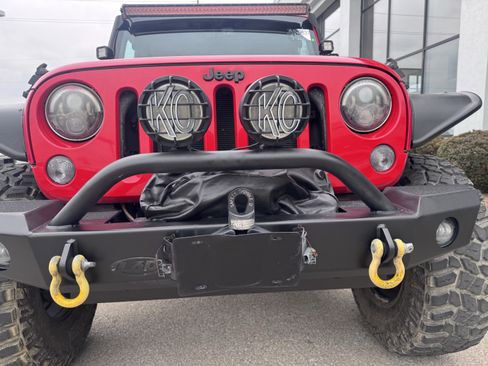 Used 2016 Jeep Wrangler Unlimited Rubicon w/ Connectivity Group image 22