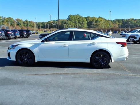 Used 2023 Nissan Altima 2.5 SR w/ SR Premium Package image 17